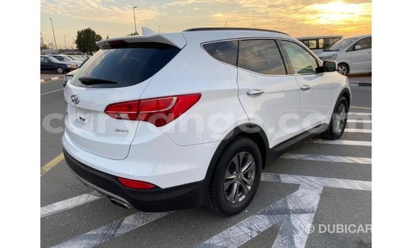 Acheter Import Voiture Hyundai Santa Fe Blanc à Import - Dubai, Namibie Acheter Import Voiture Hyundai Santa Fe Blanc à Import - Dubai, Namibie