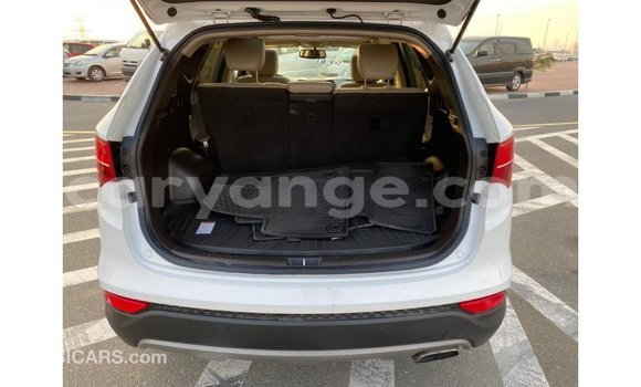 Acheter Import Voiture Hyundai Santa Fe Blanc à Import - Dubai, Namibie Acheter Import Voiture Hyundai Santa Fe Blanc à Import - Dubai, Namibie