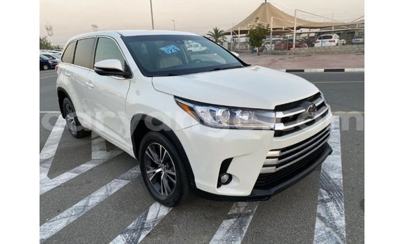 Acheter Import Voiture Toyota Highlander Blanc à Import - Dubai, Namibie Acheter Import Voiture Toyota Highlander Blanc à Import - Dubai, Namibie
