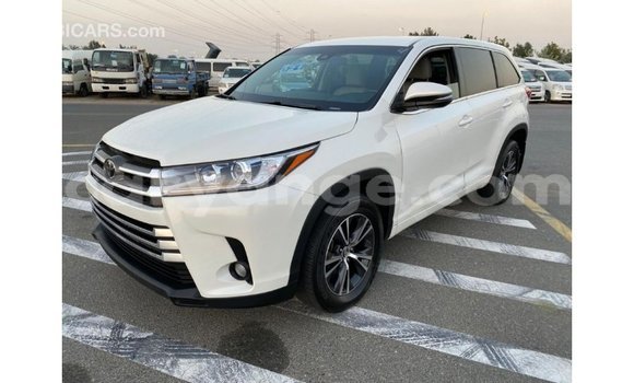 Acheter Import Voiture Toyota Highlander Blanc à Import - Dubai, Namibie Acheter Import Voiture Toyota Highlander Blanc à Import - Dubai, Namibie
