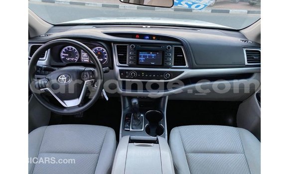 Acheter Import Voiture Toyota Highlander Blanc à Import - Dubai, Namibie Acheter Import Voiture Toyota Highlander Blanc à Import - Dubai, Namibie