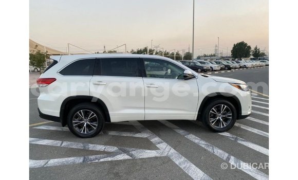 Acheter Import Voiture Toyota Highlander Blanc à Import - Dubai, Namibie Acheter Import Voiture Toyota Highlander Blanc à Import - Dubai, Namibie