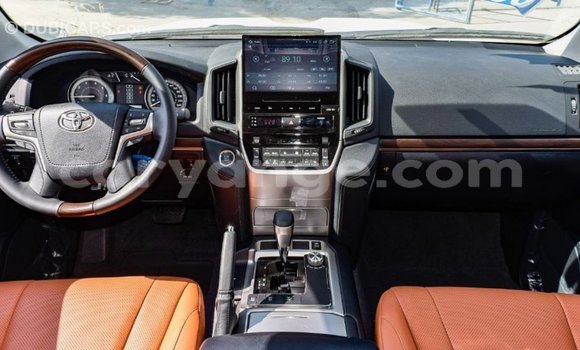 Acheter Import Voiture Toyota Land Cruiser Blanc à Import - Dubai, Namibie Acheter Import Voiture Toyota Land Cruiser Blanc à Import - Dubai, Namibie