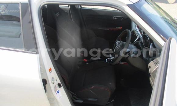 Acheter Occasion Voiture Suzuki Swift Blanc à Gobabis, Omaheke Acheter Occasion Voiture Suzuki Swift Blanc à Gobabis, Omaheke
