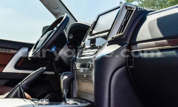 Acheter Import Voiture Toyota Land Cruiser Noir à Import - Dubai, Namibie Acheter Import Voiture Toyota Land Cruiser Noir à Import - Dubai, Namibie