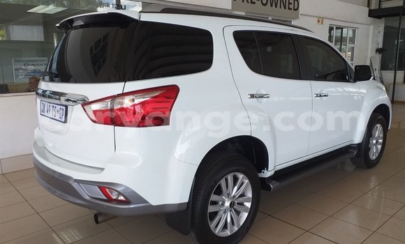Buy Used Isuzu MU-X White Car in Henties Bay in Erongo Buy Used Isuzu MU-X White Car in Henties Bay in Erongo