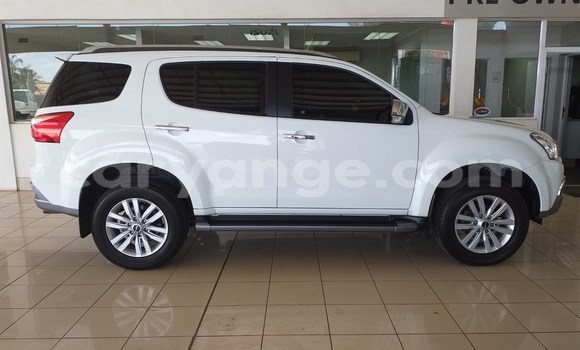 Buy Used Isuzu MU-X White Car in Henties Bay in Erongo Buy Used Isuzu MU-X White Car in Henties Bay in Erongo