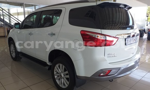 Buy Used Isuzu MU-X White Car in Henties Bay in Erongo Buy Used Isuzu MU-X White Car in Henties Bay in Erongo