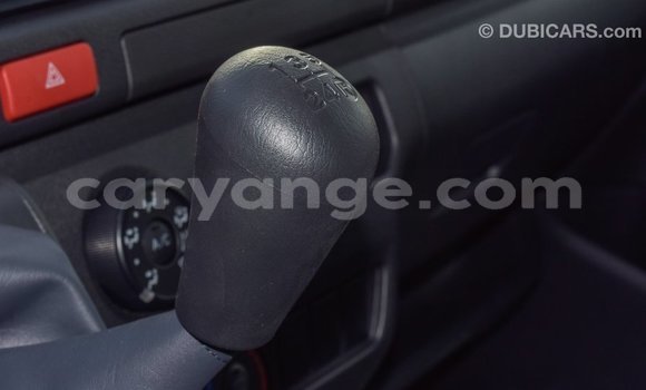 Acheter Import Voiture Toyota 4Runner Blanc à Import - Dubai, Namibie Acheter Import Voiture Toyota 4Runner Blanc à Import - Dubai, Namibie