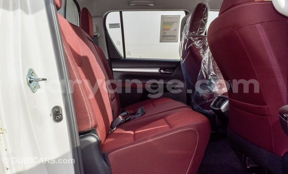 Acheter Import Voiture Toyota Hilux Blanc à Import - Dubai, Namibie Acheter Import Voiture Toyota Hilux Blanc à Import - Dubai, Namibie