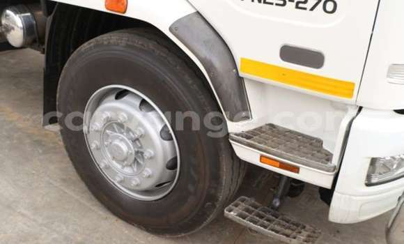 Acheter Occasion Utilitaire Mitsubishi L400 Blanc à Windhoek, Namibie Acheter Occasion Utilitaire Mitsubishi L400 Blanc à Windhoek, Namibie