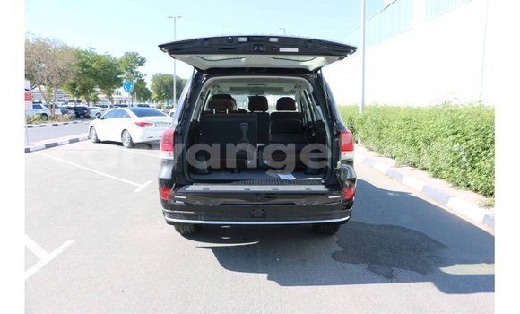 Acheter Import Voiture Toyota Land Cruiser Noir à Import - Dubai, Namibie Acheter Import Voiture Toyota Land Cruiser Noir à Import - Dubai, Namibie
