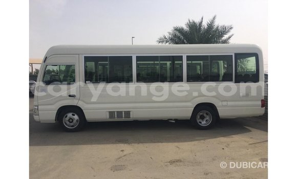 Acheter Import Voiture Toyota Coaster Blanc à Import - Dubai, Namibie Acheter Import Voiture Toyota Coaster Blanc à Import - Dubai, Namibie