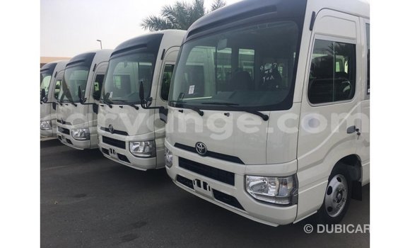 Acheter Import Voiture Toyota Coaster Blanc à Import - Dubai, Namibie Acheter Import Voiture Toyota Coaster Blanc à Import - Dubai, Namibie