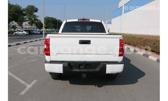 Acheter Import Voiture Toyota Tundra Blanc à Import - Dubai, Namibie Acheter Import Voiture Toyota Tundra Blanc à Import - Dubai, Namibie