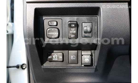 Acheter Import Voiture Toyota Tundra Blanc à Import - Dubai, Namibie Acheter Import Voiture Toyota Tundra Blanc à Import - Dubai, Namibie