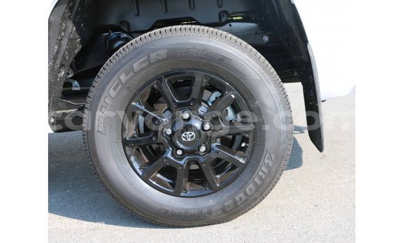 Acheter Import Voiture Toyota Tundra Blanc à Import - Dubai, Namibie Acheter Import Voiture Toyota Tundra Blanc à Import - Dubai, Namibie