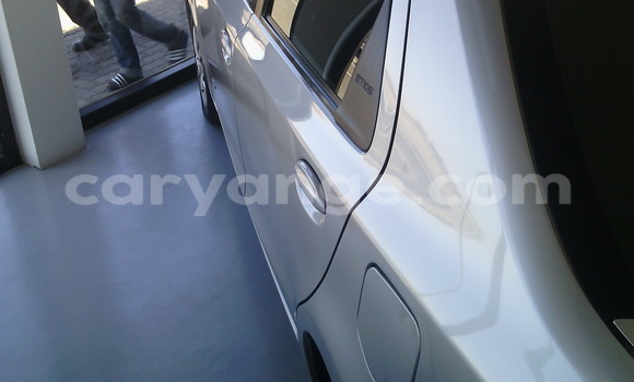 Acheter Neuf Voiture Toyota Yaris Gris à Swakopmund, Namibie Acheter Neuf Voiture Toyota Yaris Gris à Swakopmund, Namibie
