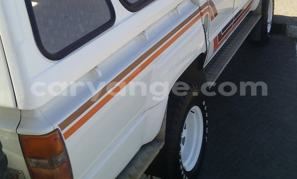 Acheter Occasion Voiture Toyota Hilux Blanc à Swakopmund, Namibie Acheter Occasion Voiture Toyota Hilux Blanc à Swakopmund, Namibie