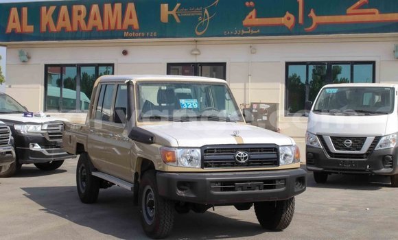 Acheter Import Voiture Toyota Land Cruiser Beige à Import - Dubai, Namibie Acheter Import Voiture Toyota Land Cruiser Beige à Import - Dubai, Namibie
