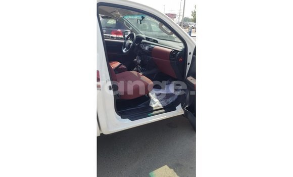 Acheter Import Voiture Toyota Hilux Blanc à Import - Dubai, Namibie Acheter Import Voiture Toyota Hilux Blanc à Import - Dubai, Namibie