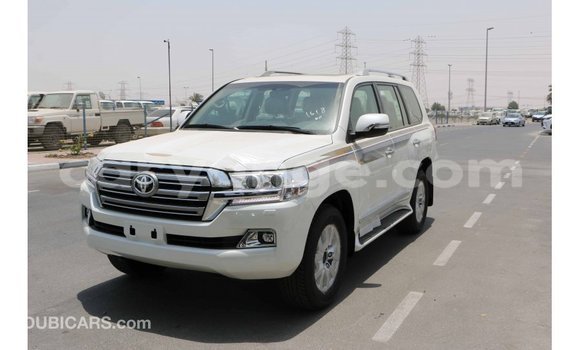 Acheter Import Voiture Toyota Land Cruiser Blanc à Import - Dubai, Namibie Acheter Import Voiture Toyota Land Cruiser Blanc à Import - Dubai, Namibie