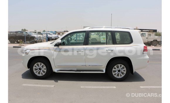 Acheter Import Voiture Toyota Land Cruiser Blanc à Import - Dubai, Namibie Acheter Import Voiture Toyota Land Cruiser Blanc à Import - Dubai, Namibie