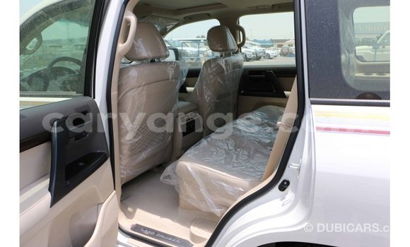 Acheter Import Voiture Toyota Land Cruiser Blanc à Import - Dubai, Namibie Acheter Import Voiture Toyota Land Cruiser Blanc à Import - Dubai, Namibie
