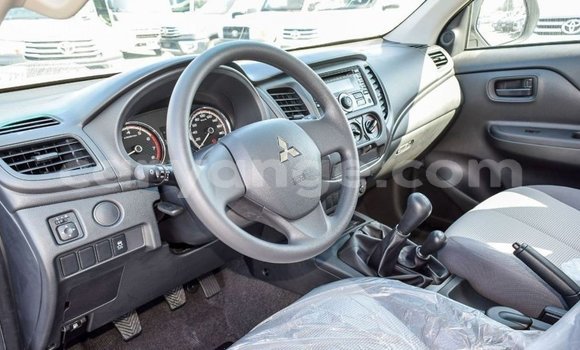 Acheter Import Voiture Mitsubishi L200 Blanc à Import - Dubai, Namibie Acheter Import Voiture Mitsubishi L200 Blanc à Import - Dubai, Namibie