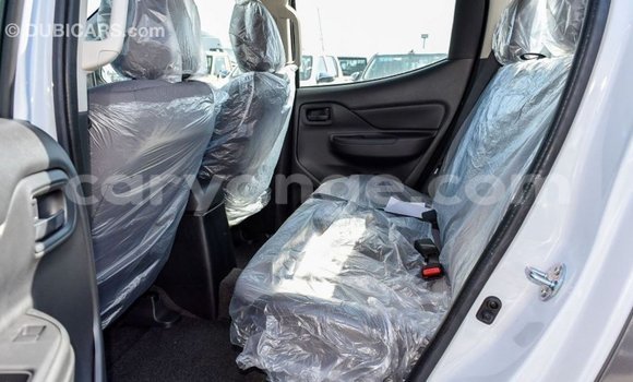 Acheter Import Voiture Mitsubishi L200 Blanc à Import - Dubai, Namibie Acheter Import Voiture Mitsubishi L200 Blanc à Import - Dubai, Namibie