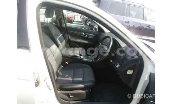 Acheter Import Voiture Mercedes-Benz 200 Blanc à Import - Dubai, Namibie Acheter Import Voiture Mercedes-Benz 200 Blanc à Import - Dubai, Namibie