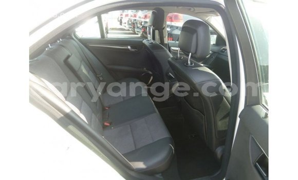 Acheter Import Voiture Mercedes-Benz 200 Blanc à Import - Dubai, Namibie Acheter Import Voiture Mercedes-Benz 200 Blanc à Import - Dubai, Namibie