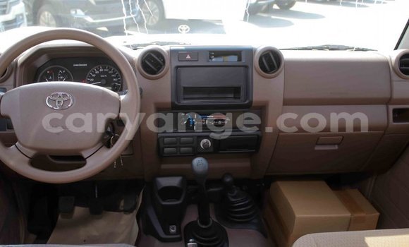 Acheter Import Voiture Toyota Land Cruiser Beige à Import - Dubai, Namibie Acheter Import Voiture Toyota Land Cruiser Beige à Import - Dubai, Namibie