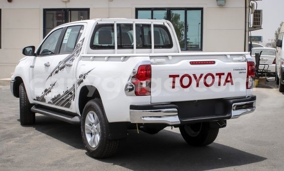 Acheter Import Voiture Toyota Hilux Blanc à Import - Dubai, Namibie Acheter Import Voiture Toyota Hilux Blanc à Import - Dubai, Namibie