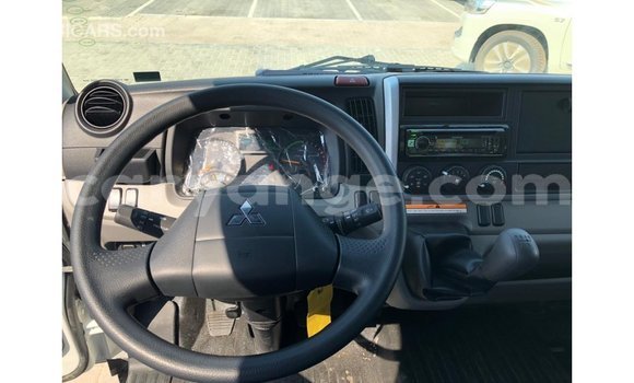 Acheter Import Voiture Mitsubishi Carisma Blanc à Import - Dubai, Namibie Acheter Import Voiture Mitsubishi Carisma Blanc à Import - Dubai, Namibie