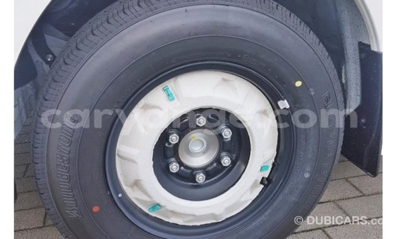 Acheter Import Voiture Toyota 4Runner Blanc à Import - Dubai, Namibie Acheter Import Voiture Toyota 4Runner Blanc à Import - Dubai, Namibie