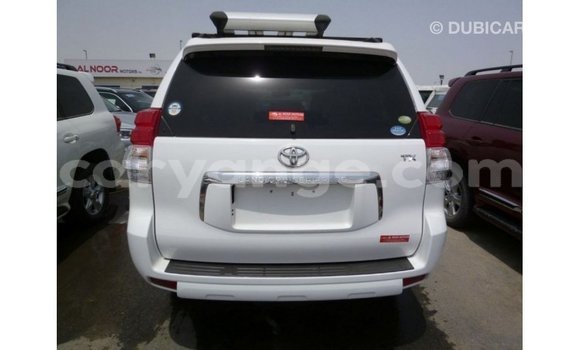 Acheter Import Voiture Toyota Prado Blanc à Import - Dubai, Namibie Acheter Import Voiture Toyota Prado Blanc à Import - Dubai, Namibie