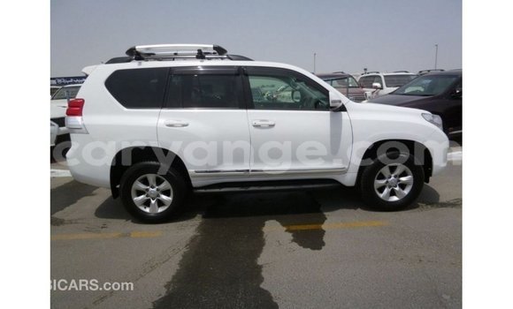 Acheter Import Voiture Toyota Prado Blanc à Import - Dubai, Namibie Acheter Import Voiture Toyota Prado Blanc à Import - Dubai, Namibie