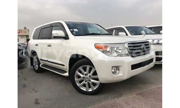 Acheter Import Voiture Toyota Land Cruiser Blanc à Import - Dubai, Namibie Acheter Import Voiture Toyota Land Cruiser Blanc à Import - Dubai, Namibie
