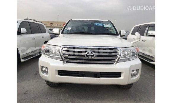 Acheter Import Voiture Toyota Land Cruiser Blanc à Import - Dubai, Namibie Acheter Import Voiture Toyota Land Cruiser Blanc à Import - Dubai, Namibie
