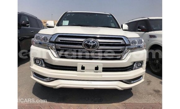 Acheter Import Voiture Toyota Land Cruiser Blanc à Import - Dubai, Namibie Acheter Import Voiture Toyota Land Cruiser Blanc à Import - Dubai, Namibie