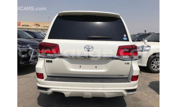 Acheter Import Voiture Toyota Land Cruiser Blanc à Import - Dubai, Namibie Acheter Import Voiture Toyota Land Cruiser Blanc à Import - Dubai, Namibie