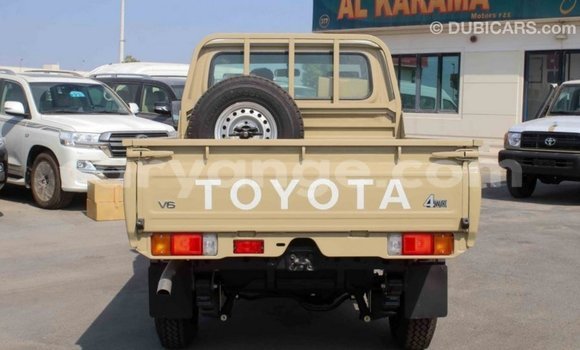 Acheter Import Voiture Toyota Land Cruiser Beige à Import - Dubai, Namibie Acheter Import Voiture Toyota Land Cruiser Beige à Import - Dubai, Namibie