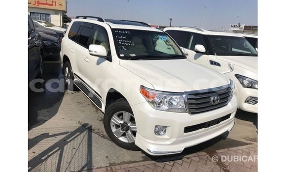 Acheter Import Voiture Toyota Land Cruiser Blanc à Import - Dubai, Namibie Acheter Import Voiture Toyota Land Cruiser Blanc à Import - Dubai, Namibie