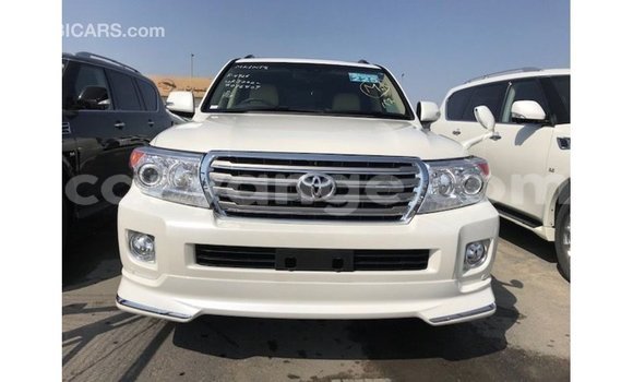Acheter Import Voiture Toyota Land Cruiser Blanc à Import - Dubai, Namibie Acheter Import Voiture Toyota Land Cruiser Blanc à Import - Dubai, Namibie
