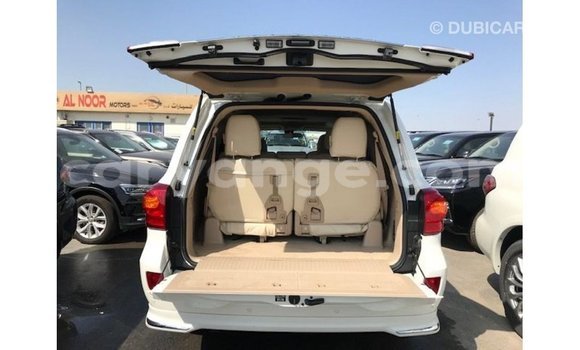 Acheter Import Voiture Toyota Land Cruiser Blanc à Import - Dubai, Namibie Acheter Import Voiture Toyota Land Cruiser Blanc à Import - Dubai, Namibie