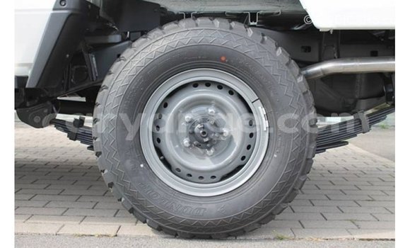 Acheter Import Voiture Toyota Land Cruiser Blanc à Import - Dubai, Namibie Acheter Import Voiture Toyota Land Cruiser Blanc à Import - Dubai, Namibie