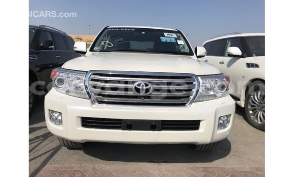 Acheter Import Voiture Toyota Land Cruiser Blanc à Import - Dubai, Namibie Acheter Import Voiture Toyota Land Cruiser Blanc à Import - Dubai, Namibie