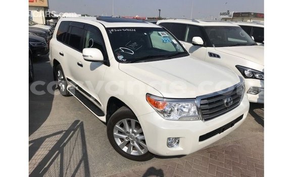 Acheter Import Voiture Toyota Land Cruiser Blanc à Import - Dubai, Namibie Acheter Import Voiture Toyota Land Cruiser Blanc à Import - Dubai, Namibie