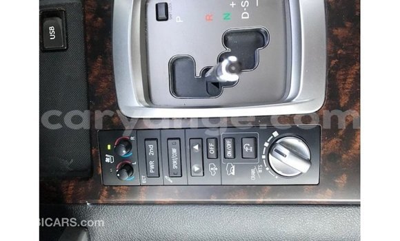 Acheter Import Voiture Toyota Land Cruiser Blanc à Import - Dubai, Namibie Acheter Import Voiture Toyota Land Cruiser Blanc à Import - Dubai, Namibie